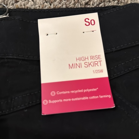 Black High rise mini skirt - Picture 2 of 5